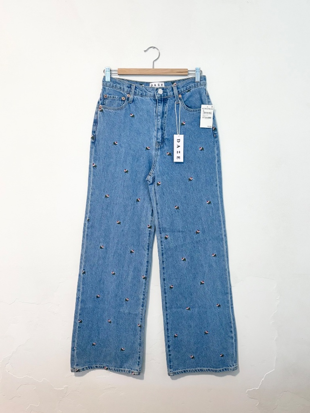 Daze Denim Far Our High Rise Wide Leg size 26 in Fated w/Floral Embroidery NWT